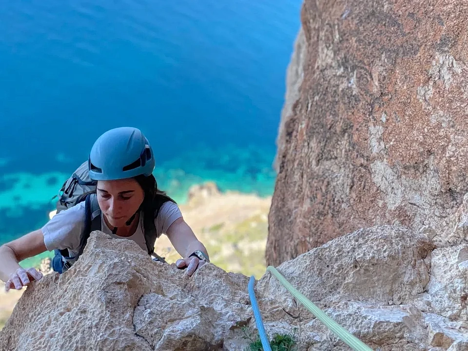 Jornada guiada de escalada en roca caliza